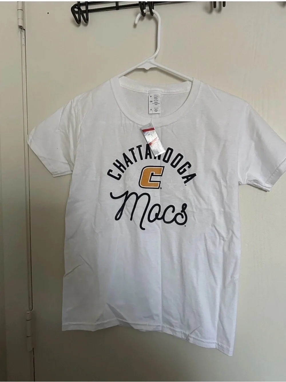 UT Chattanooga UTC Mocs Logo V-Neck T-Shirt New With Tags Youth Small